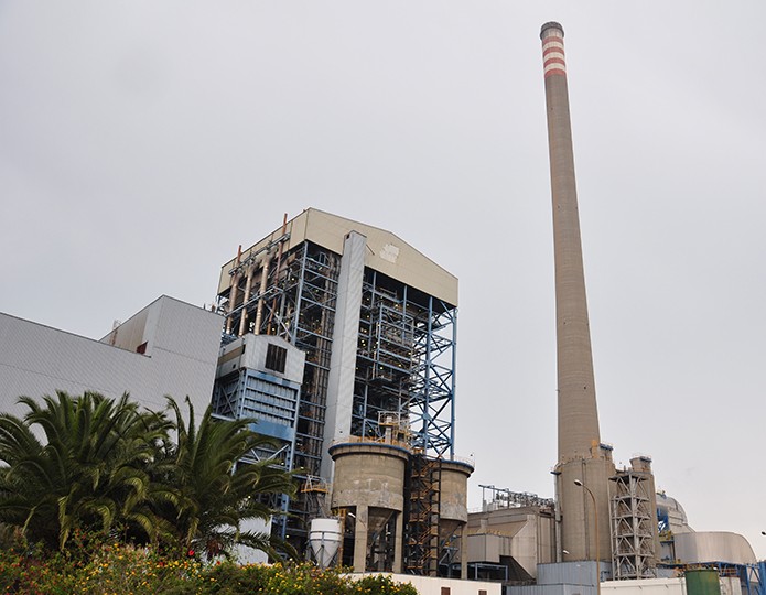 Chimenea central térmica de Los Barrios
